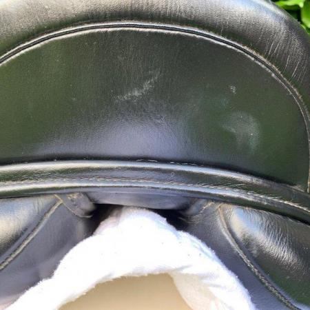 Image 16 of Kent & Masters 17" Low Profile Dressage saddle (S2834)