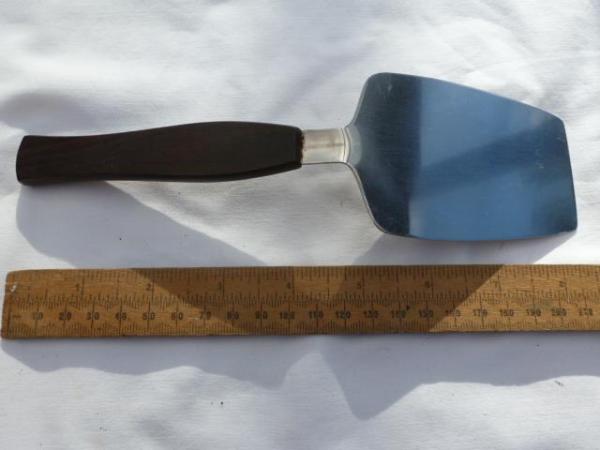 Image 2 of Pie or Flan server with wooden handle