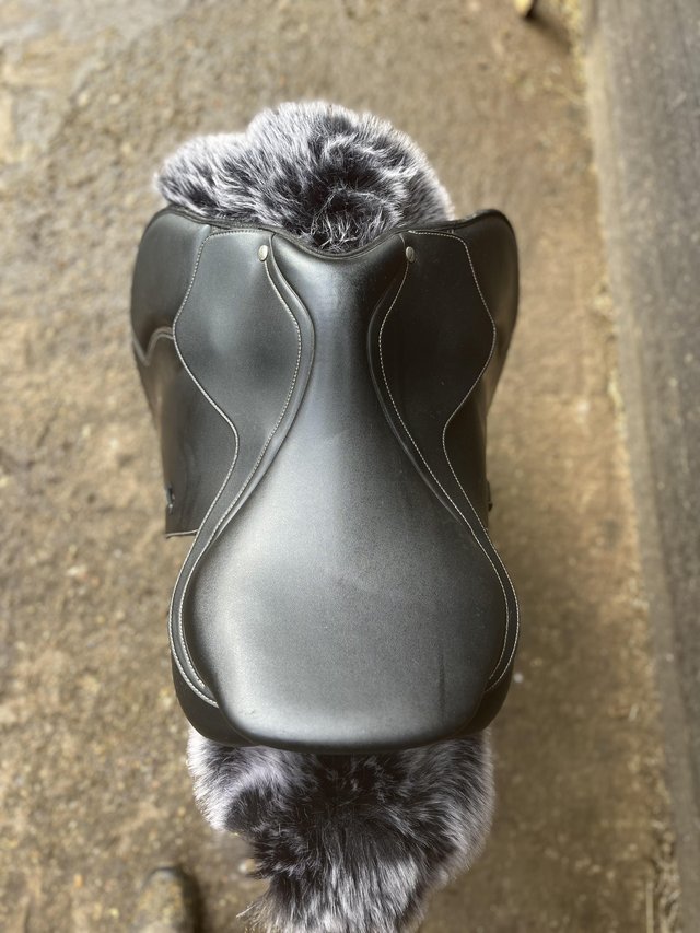 Preview of the first image of Wintec Saddle With Cair Adjustable Gullet.