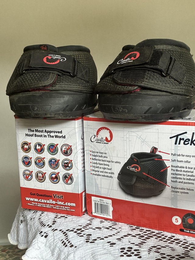 Cavello trek black hoof boots — Pets & Animals in Chelmsford