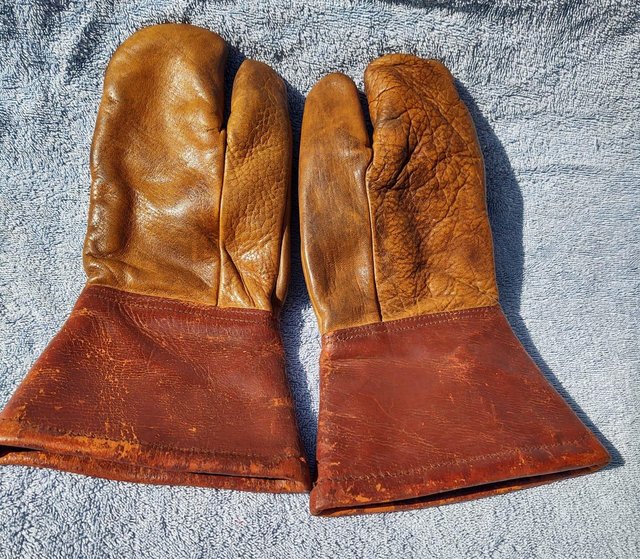 Preview of the first image of Original WW2 RAF Leather Trigger Finger/Gunners Gloves.
