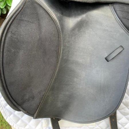 Image 3 of Thorowgood T4 17  inch cob saddle
