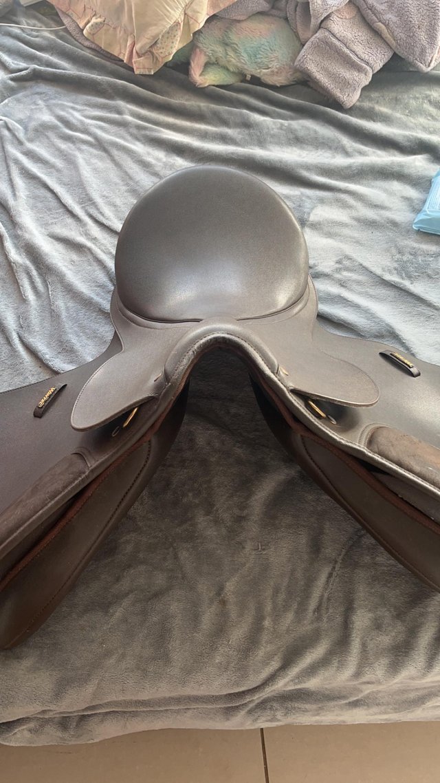 Preview of the first image of Synthetic 17inch wintec saddle.