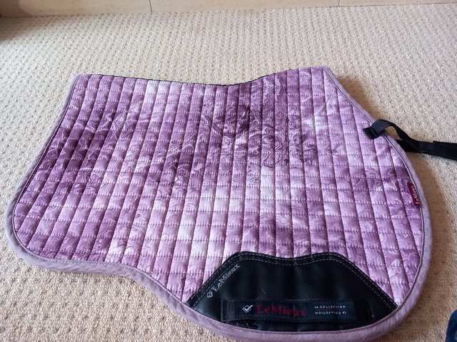 Preview of the first image of Le Mieux saddle pad pink swirl.