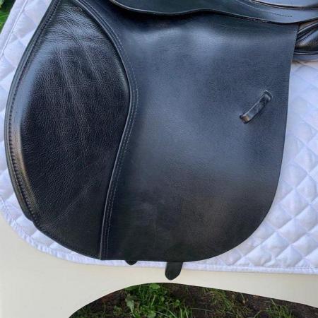 Image 2 of Kent & Masters 17.5 inch Cob Plus saddle