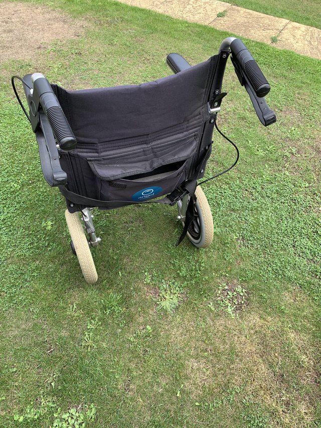 Angel mobility foldable wheelchair — photo 3 of 3