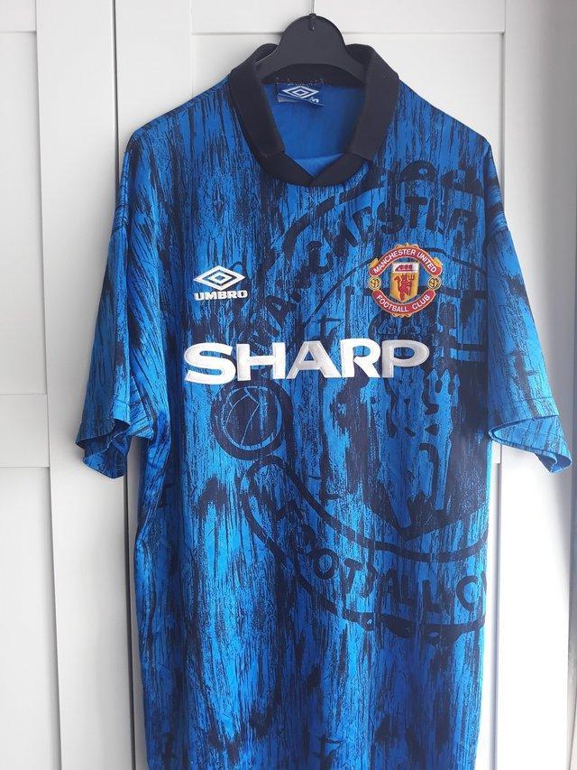 Preview of the first image of Vintage Man utd away football shirt 1992-1993.