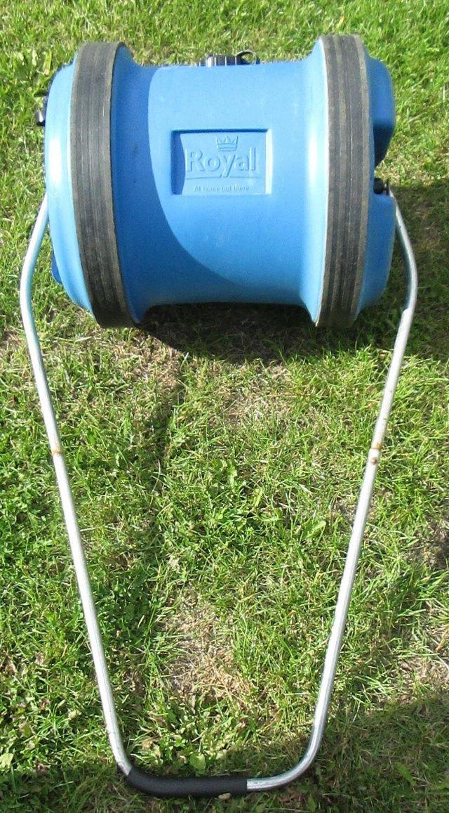 Preview of the first image of 29 Litre Water carrier with handle and Cover.