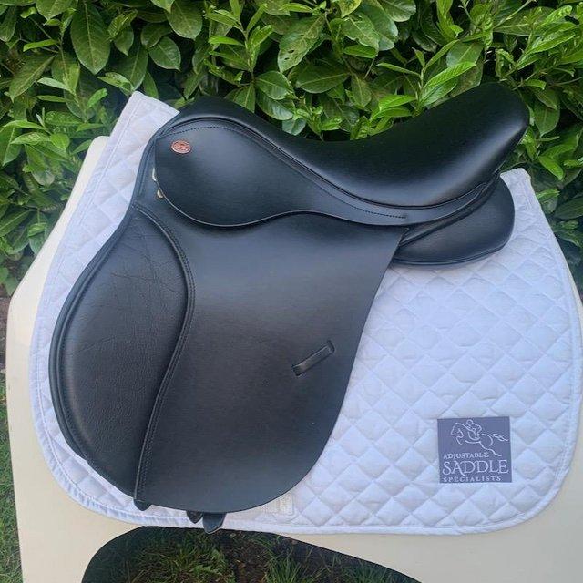 Preview of the first image of Kent And Masters 17" Cob GP saddle (S3165).