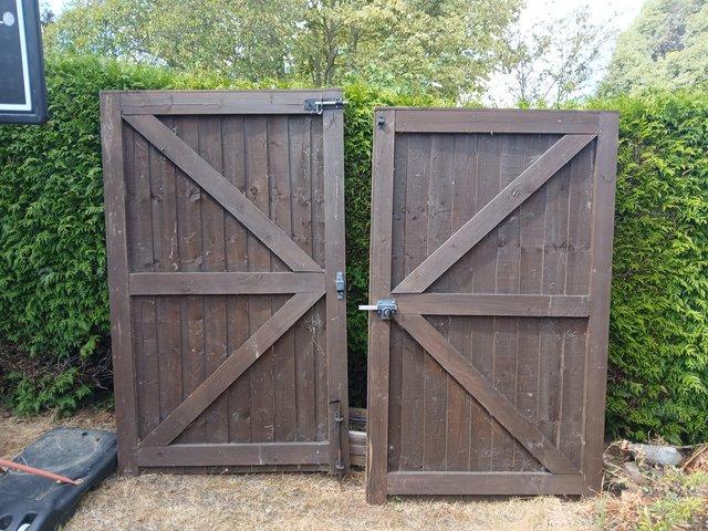 A pair of wooden gates with keys — photo 2 of 3
