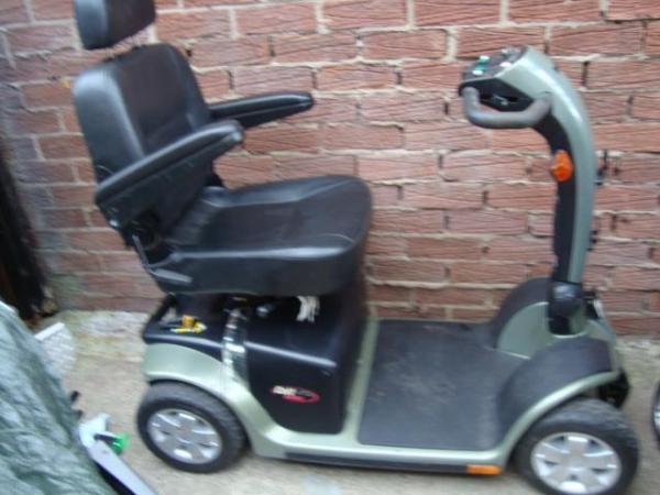 Image 1 of Very comfy scooter ideal for longer trips with up to 6.5 mph