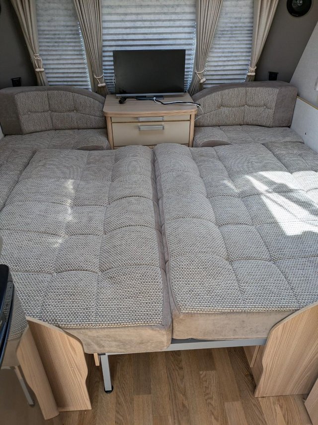 Preview of the first image of Coachman pastiche special edition 460/2.