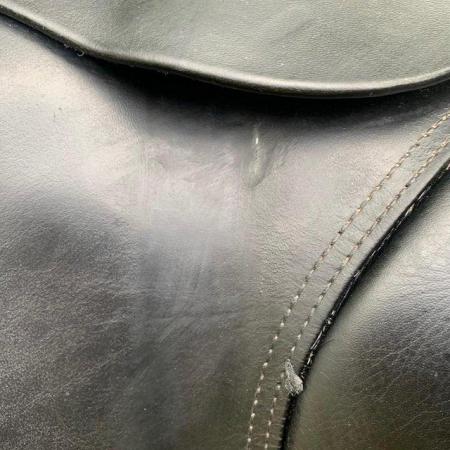 Image 11 of kent and Masters 17 inch cob dressage saddle