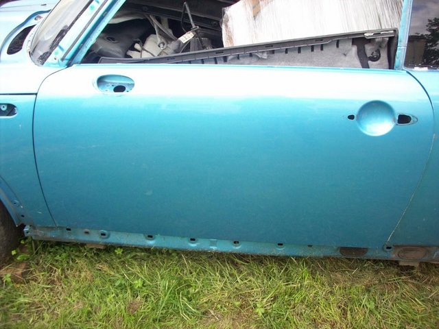 Preview of the first image of MINI COOPER R53 2003 DOOR - BARE (FRONT PASSENGERS SIDE) BLU.