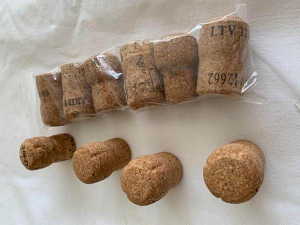 Image 2 of 40 corks for crafting or storage