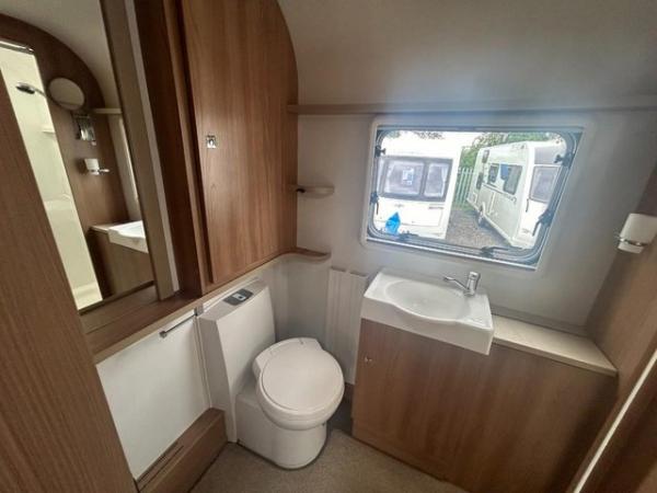 Image 12 of Bailey Unicorn Madrid 2016 3 berth caravan *end washroom*
