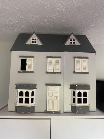 Image 3 of Dollhouse for sale good condition