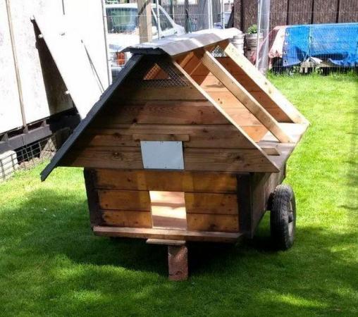 Image 2 of Mobile Poultry/Animal Hut with removeable side roof