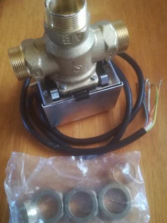 Image 2 of 3 port valve motorised for any central heating system