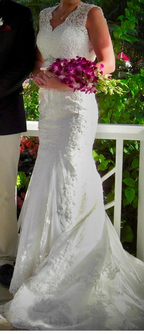 Preview of the first image of Exquisite Beaded, Ivory Lace Wedding Gown / Dress - £130 ono.