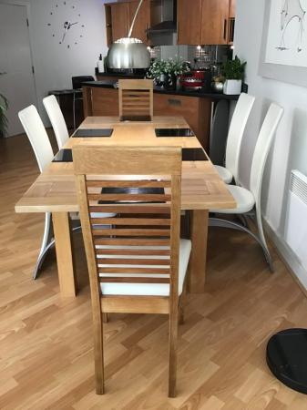 Image 8 of EXTENDING SOLID OAK DINING TABLE RRP £550 SEATS 6-8