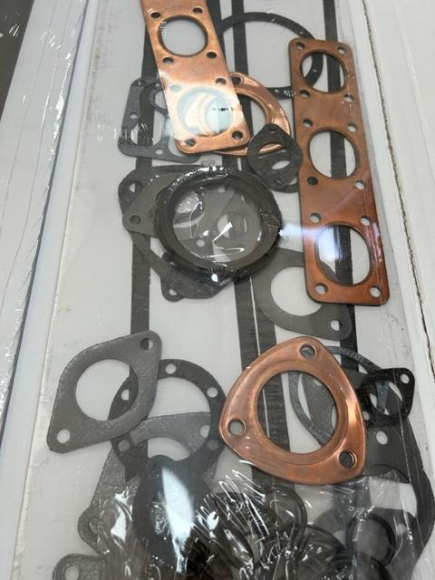 Preview of the first image of Engine gasket kit for Maserati Mistral 3.7.