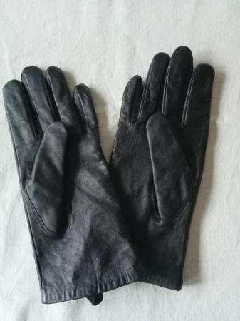 Image 2 of Elegant Ladies Black Leather Gloves