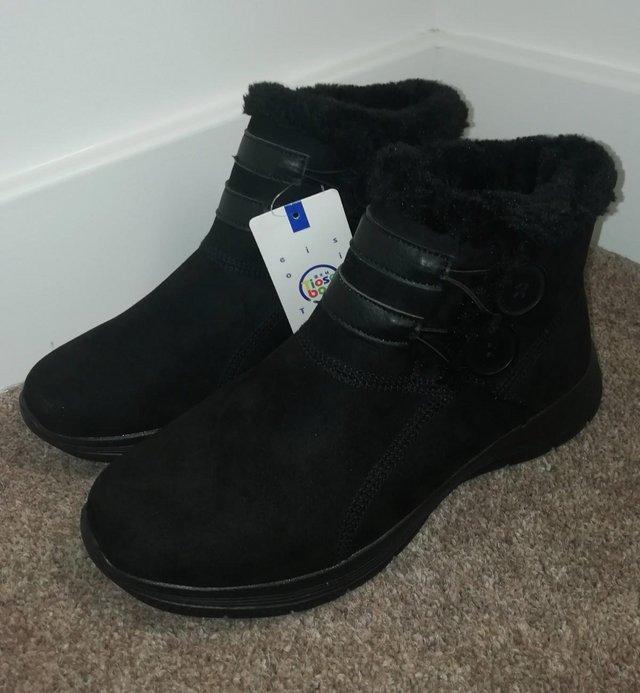Preview of the first image of Women’s Fur Lined Warm Walking Boots.