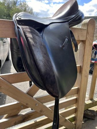 Image 3 of Ideal Jessica black dressage saddle