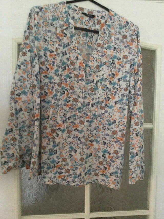 Preview of the first image of Ladies Cotton Blouse———Size 10.